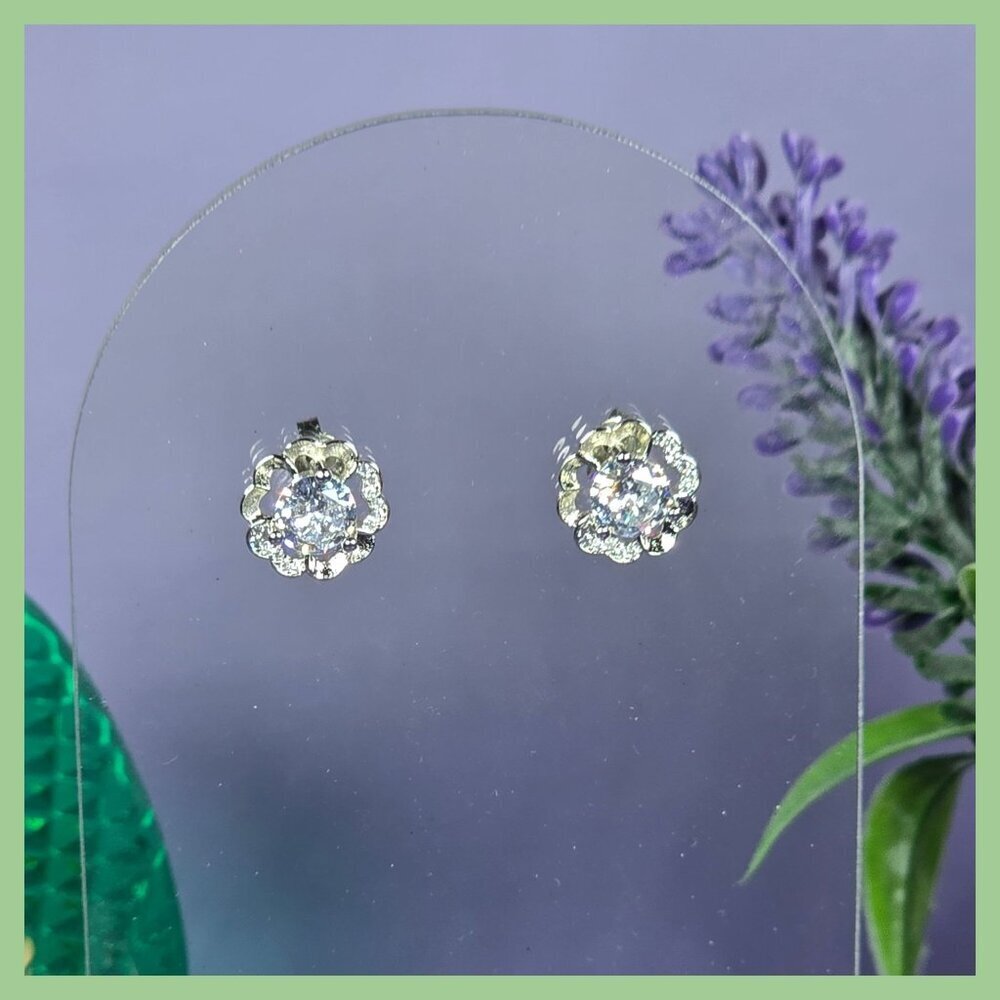 Sparkling Silver Flower Stud Earrings With‎ Cubic Zirconia (NWOT)